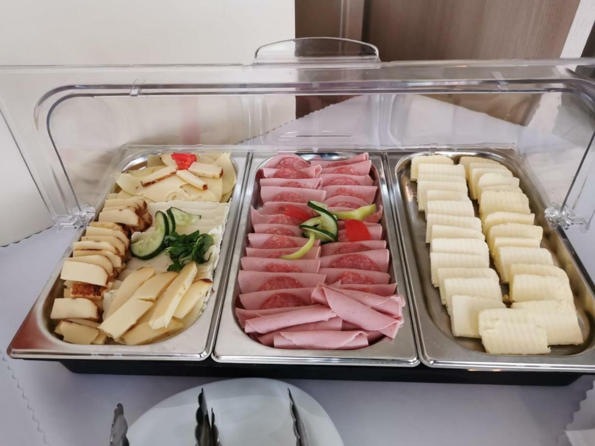 Hotel Poludnica ลิฟตอฟสกีมิคูลาช ภายนอก รูปภาพ