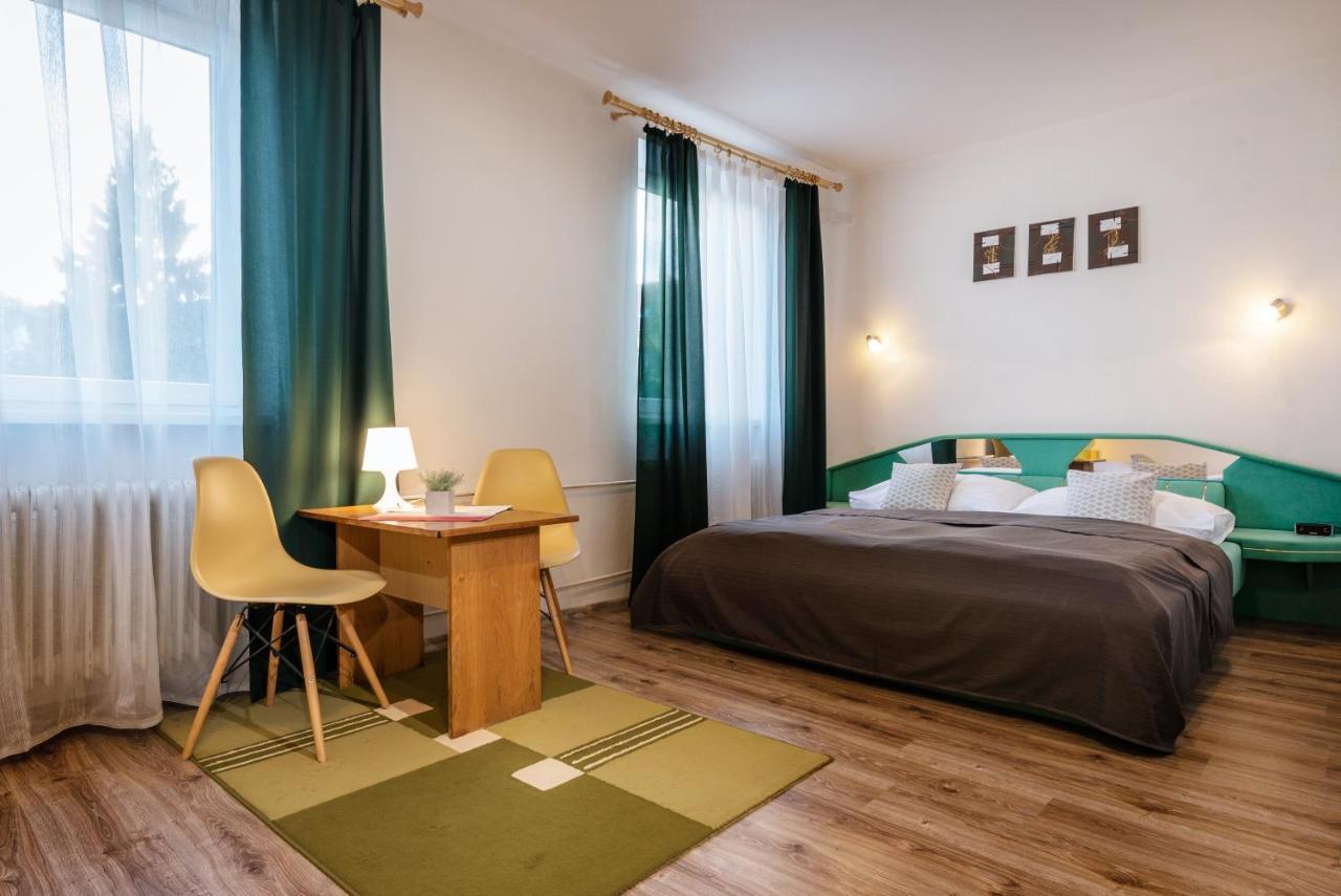 Hotel Poludnica ลิฟตอฟสกีมิคูลาช ภายนอก รูปภาพ